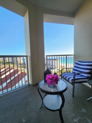 Property grounds - Bring your Pet! Amazing 3rd floor unit! Outstanding Views and Amenities! (Panama City Beach)