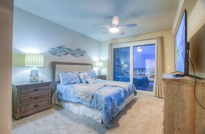 2 bedrooms, WiFi, bed sheets - 100 ft away from the 10th floor pool! Bring your sunscreen! (Panama City Beach)