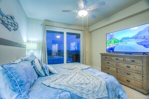 2 bedrooms, free WiFi, bed sheets, wheelchair access - 100 ft away from the 10th floor pool! Bring your sunscreen! (Panama City Beach)
