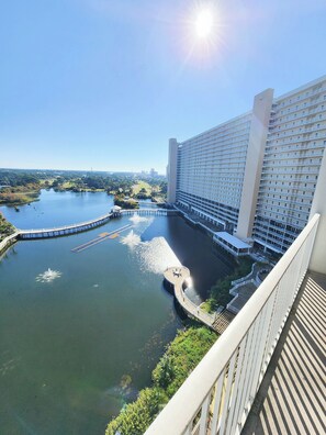 Property grounds - Gorgeous, private and unique 1136 , incredible Fountain Show views! (Panama City Beach)