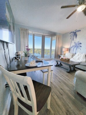 TV - Private end unit, boasting incredible views for am incredible vacation! (Panama City Beach)