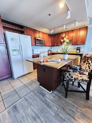 Fridge, microwave, oven, stovetop - On the most private end of the building, accessible and gorgeous! (Panama City Beach)