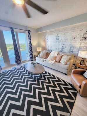 TV - Immaculate! Large and inviting! Dive into the best vacation NOW! (Panama City Beach)
