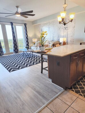 Interior - Immaculate! Large and inviting! Dive into the best vacation NOW! (Panama City Beach)