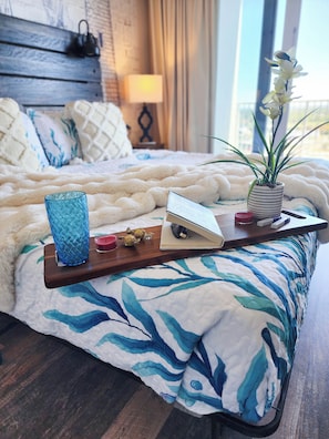 3 bedrooms, free WiFi, bed sheets - Exceptional unit! Extra large offering the best set up and views! (Panama City Beach)