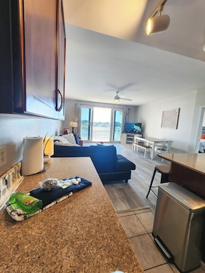 Smart TV - Extremely Convenient 2nd FLOOR! No elevators needed! Perfect  beach getaway! (Panama City Beach)