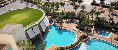 Una piscina techada, una piscina climatizada