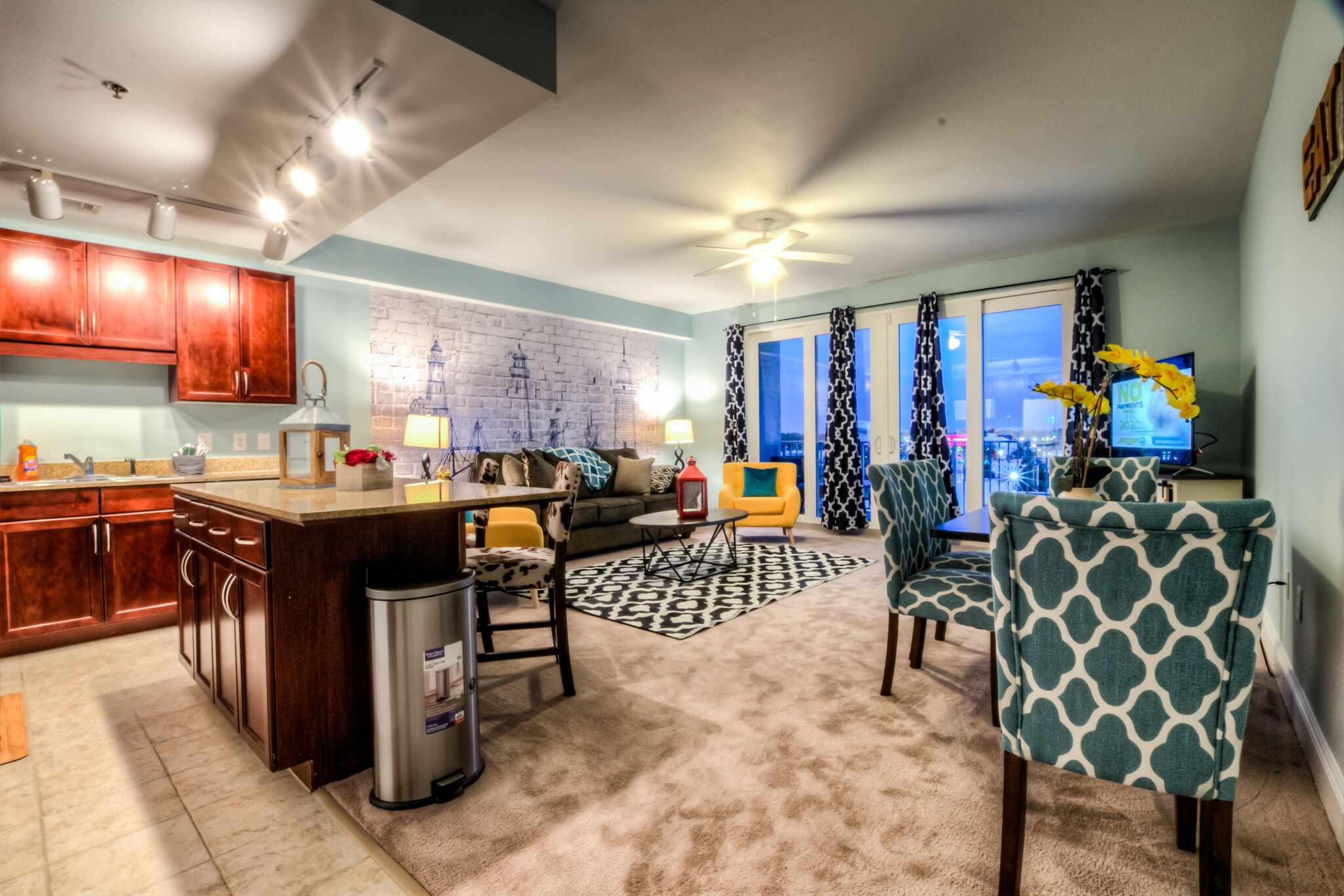 Super Convenient 5th FLOOR- 537 !  LOCATION, AMENITIES, And Amazing Views!