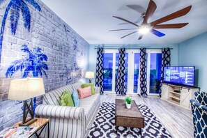 TV - Perfect views! Incredible experience! Best onsite restaurants and shops! (Panama City Beach)