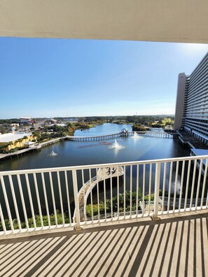 Property grounds - Incredible unit! Private boardwalk, Multiple pools and spas onsite! (Panama City Beach)