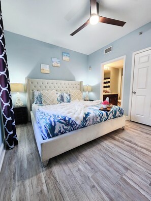 1 bedroom, WiFi, bed sheets - Light Fountain Show View, Laketown  735, Spectacular Unit And Amenities (Panama City Beach)