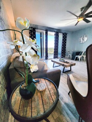 TV - Light Fountain Show View, Laketown  735, Spectacular Unit And Amenities (Panama City Beach)