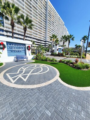 Property grounds - Laketown Perfection, Unit 736! Just Remodeled, Great Amenities! (Panama City Beach)