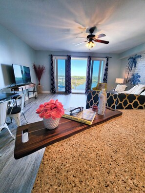 1 bedroom, WiFi, bed sheets - Laketown Perfection, Unit 736! Just Remodeled, Great Amenities! (Panama City Beach)