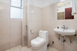 Panoramic Double Room | Bathroom - Muscatel Roma (Darjeeling)