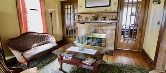 The Scott Room w/ queen bed