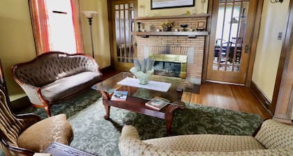 The Larke Room w/ queen bed