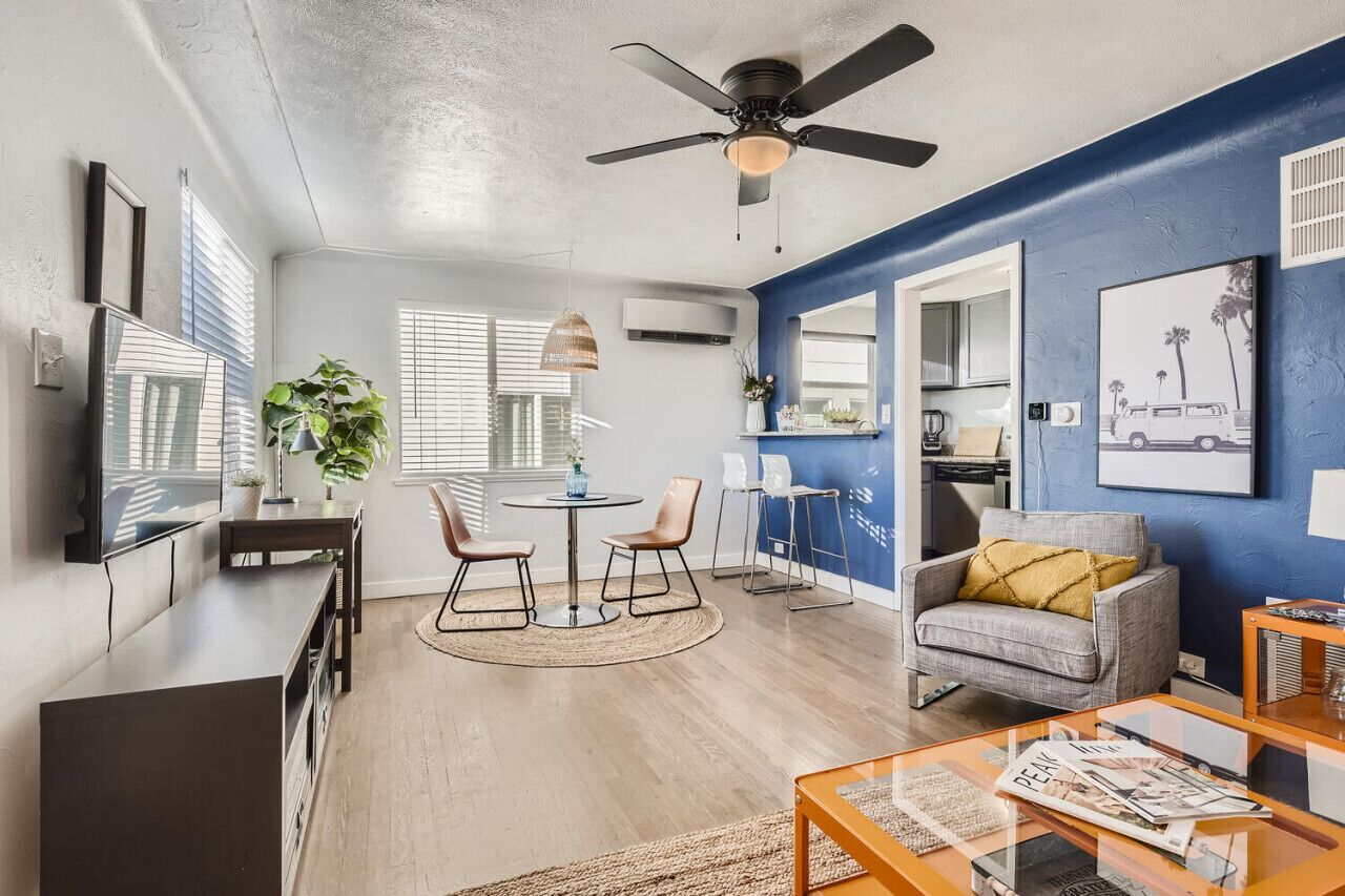 Stylish Top Floor Mid-Term Rental (Unit #2): Your Home Away from Home in Denver