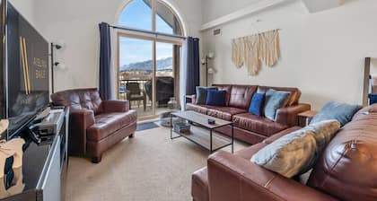 En Pointe | Top Floor | Pool | Hot Tub | Gym