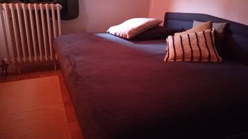1 bedroom, internet, bed sheets