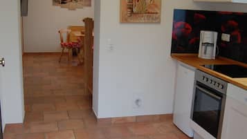 Microwave, stovetop, dishwasher, coffee/tea maker