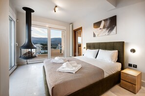 5 bedrooms, iron/ironing board, travel crib, free WiFi - Villa Bijoux SeaView pool & bbq (Nea Makri)