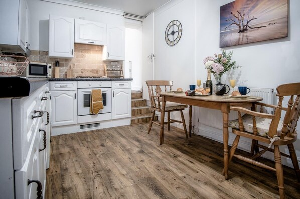 Private kitchen - Langland Road - 1 Bedroom Apartment - Mumbles (Swansea)