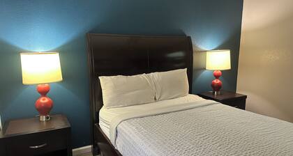 Budget Inn, Hwy 41