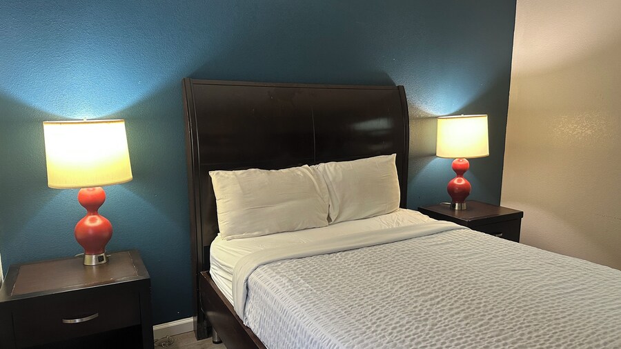 Budget Inn, Hwy 41