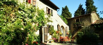 Cozy little retreat in wonderful location, with pool