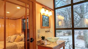 4 bedrooms, free WiFi, bed sheets