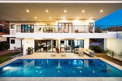 Playa Hermosa Home • 3 Master Suites • Large Pool & Terraces • Walk to Beach
