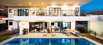 Playa Hermosa Home • 3 Master Suites • Large Pool & Terraces • Walk to Beach