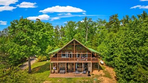Exterior - Sleeps 12 • 4 King Suites • Hot Tub • Game Room (Sevierville)