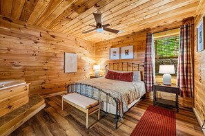 The fourth king suite. Four bedrooms, four bathrooms, no one sharing. - 4 King Suites & Jacuzzis | Decorated for Christmas | Hot Tub | Sleeps 12 (Sevierville)
