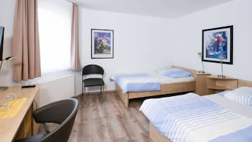 Habitación con 2 camas individuales | Escritorio, wifi gratis, ropa de cama