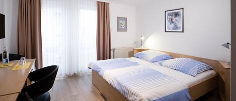 Double Room | Desk, free WiFi, bed sheets