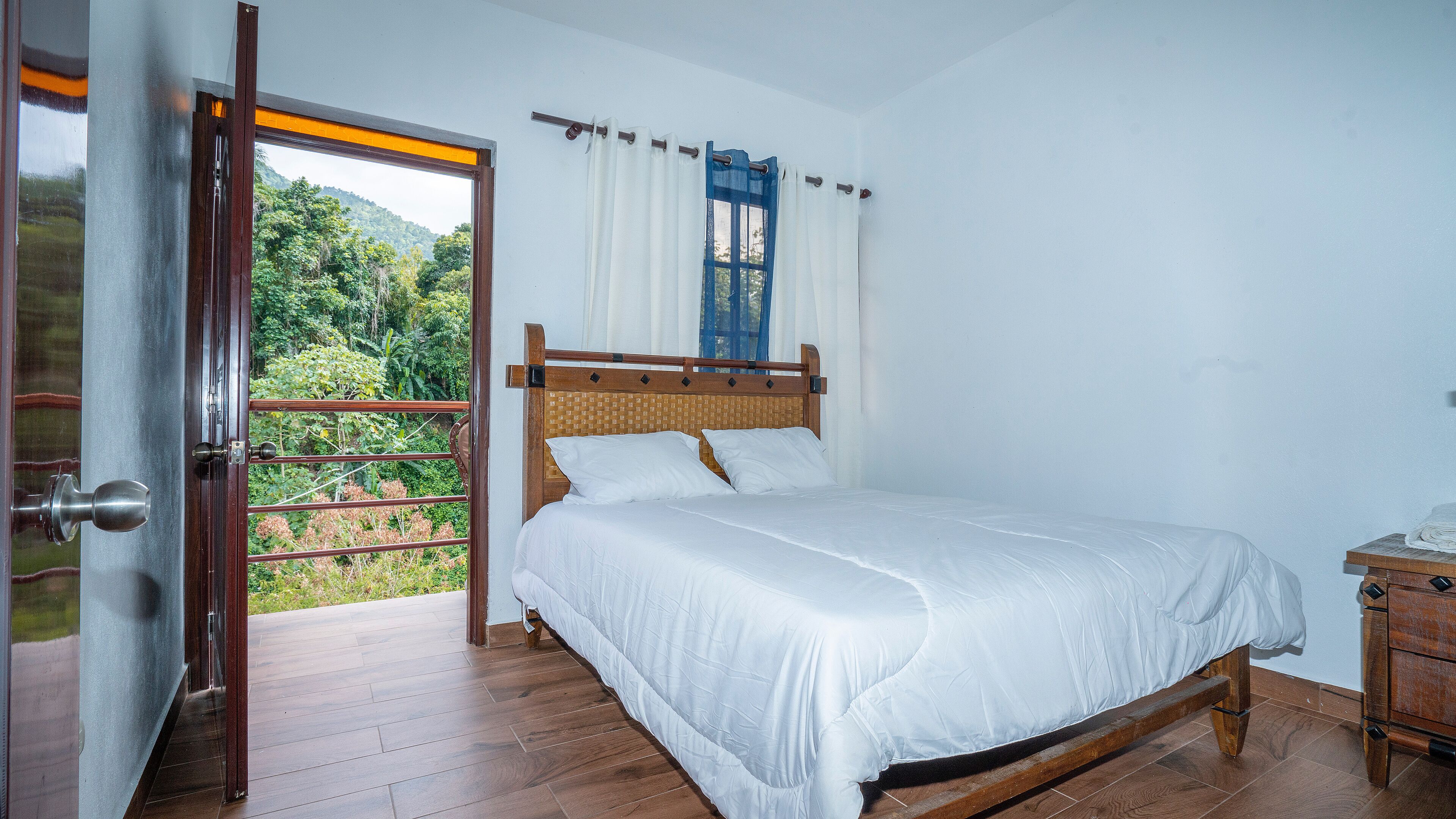 3 bedrooms, WiFi, bed sheets, wheelchair access