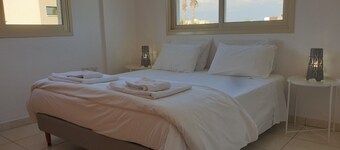 ELLA LUXURY APARTMENT - (BREAKBOOKING CY)