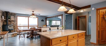 Kettle Creek Hills Lodge: Exceptional Views!