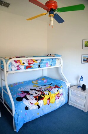 4 habitaciones, tabla de planchar con plancha, wifi y ropa de cama