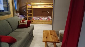 2 Schlafzimmer, Reisekinderbett, kostenloses WLAN