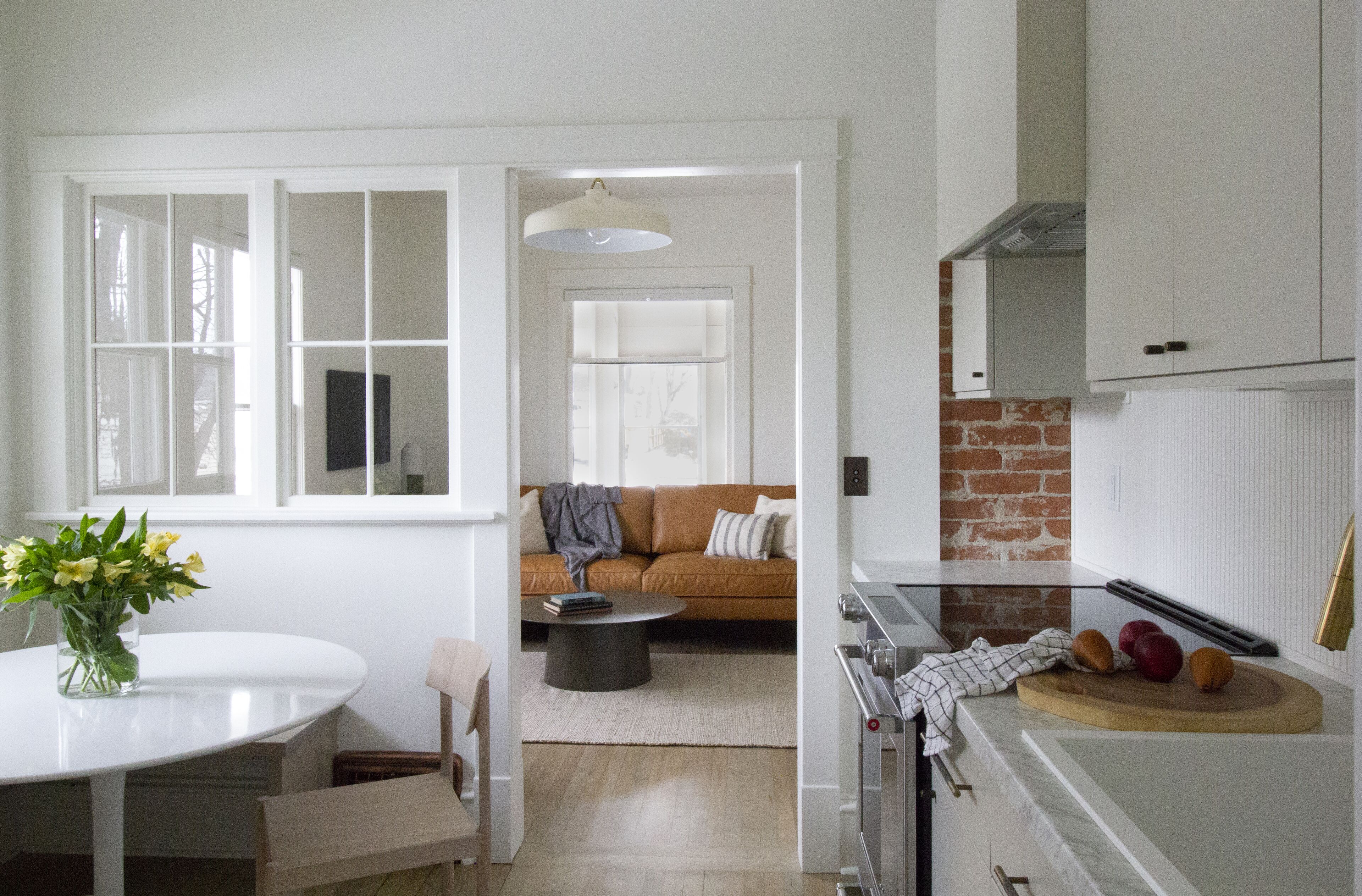 Charming Modern Cottage - Close to everything!