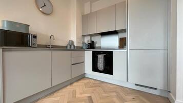 Réfrigérateur, four, grille-pain