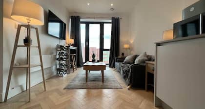STYLISH 1 BED & PARKING-IDEAL FOR CORPORATE STAYS