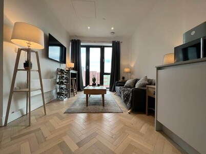 STYLISH 1 BED & PARKING-IDEAL FOR CORPORATE STAYS