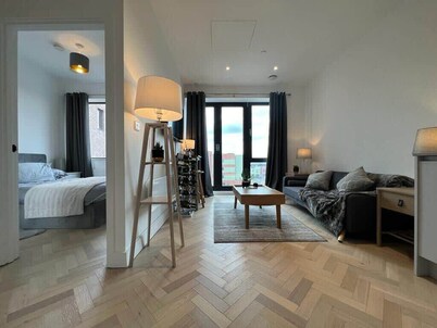 1 Bed w/ Parking| Ideal for work stays By Tempstay