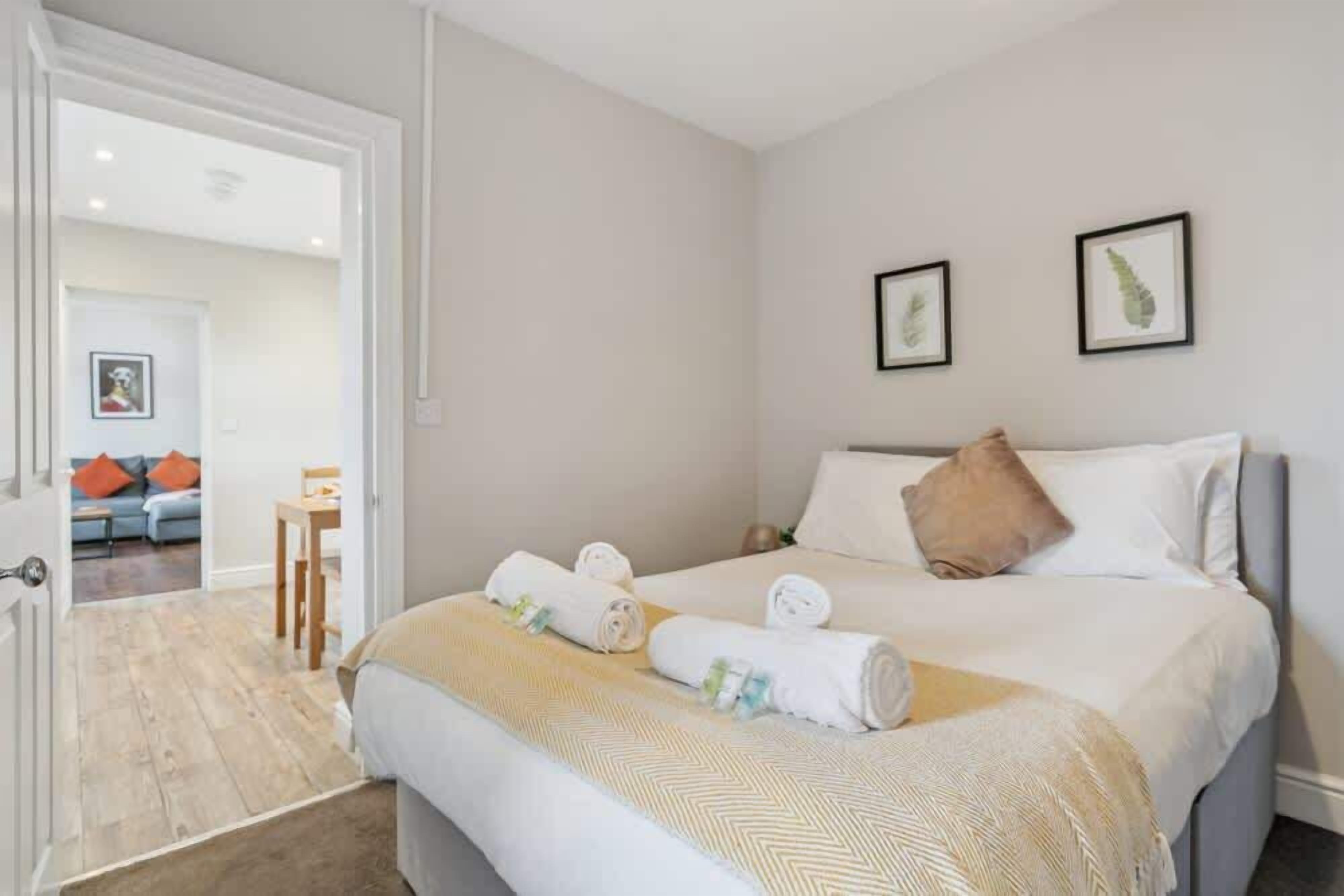 1 bedroom, desk, iron/ironing board, WiFi