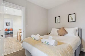 1 bedroom, desk, iron/ironing board, WiFi - Cosy Central Apartment in Windsor (Berkshire)