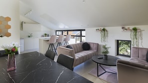 Royal Apartment | Living area